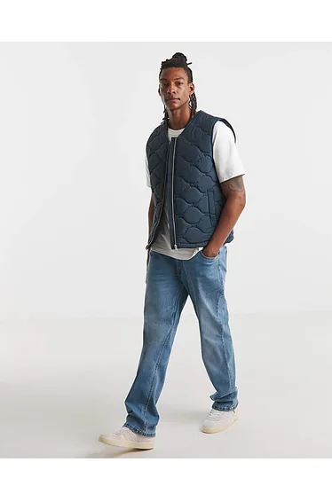 فيست جاكامو باللون الكحلي