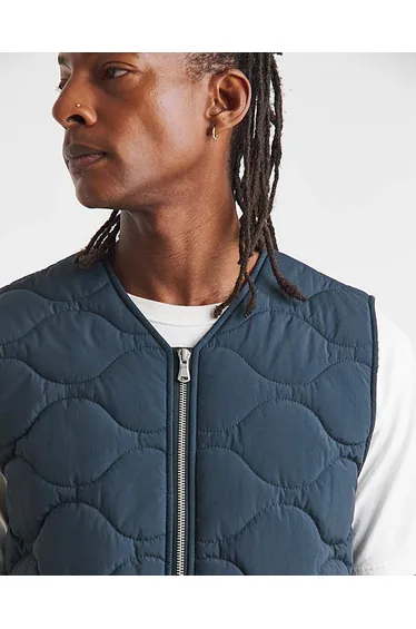 فيست جاكامو باللون الكحلي