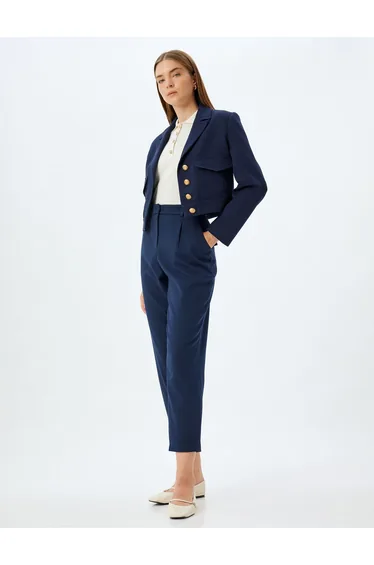 بنطلون بأرجل قصيرة بجيوب 