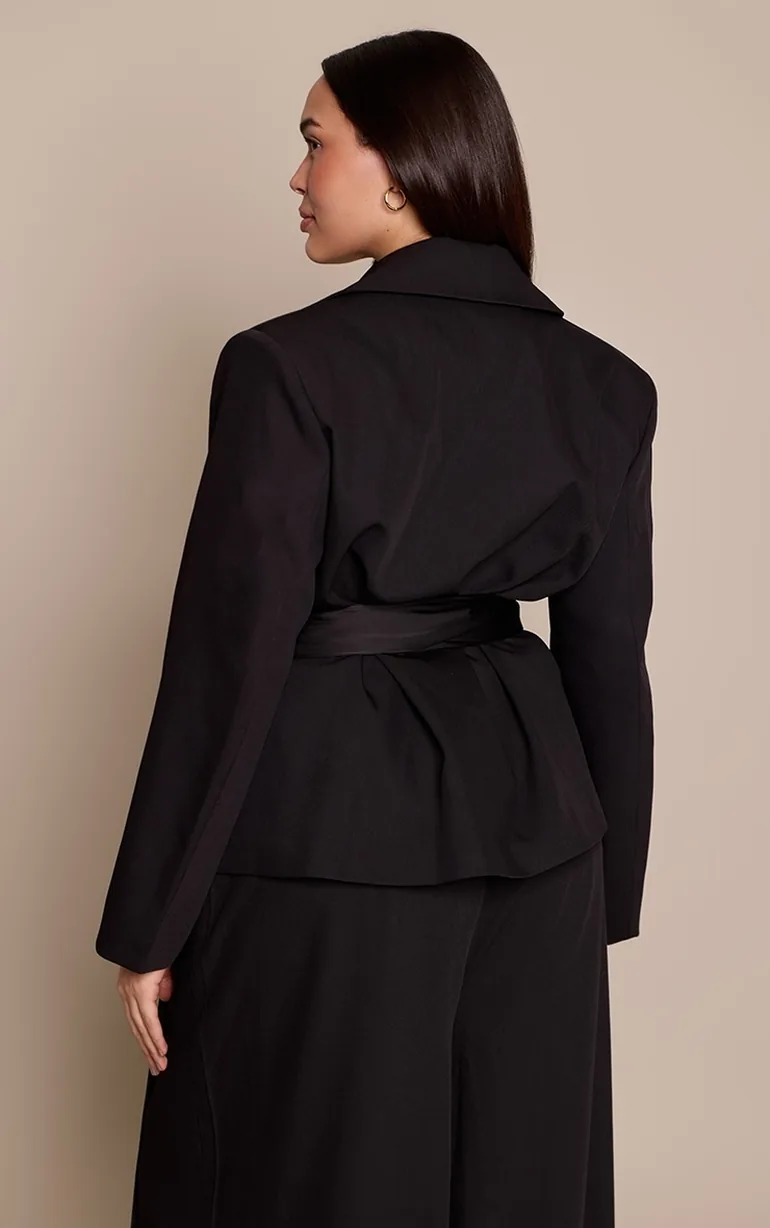 Plus Black Woven Oversized Satin Belted Blazer - 2