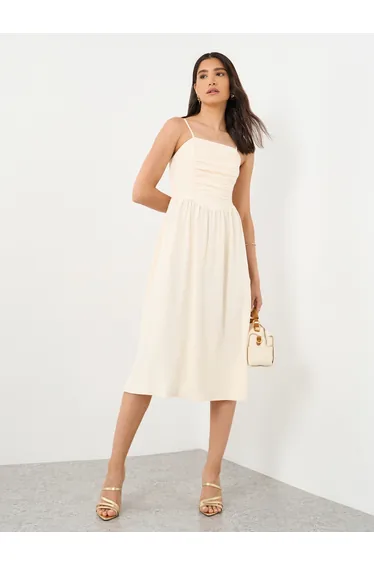 فستان ميدي مزموم بحمالات رفيعة