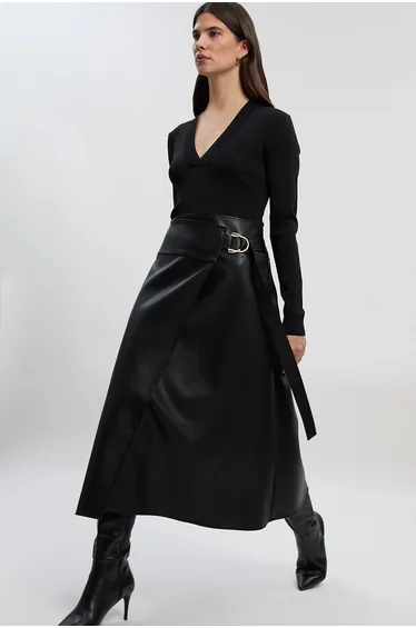 فستان ميدي محبوك جلد صناعي بكسرات