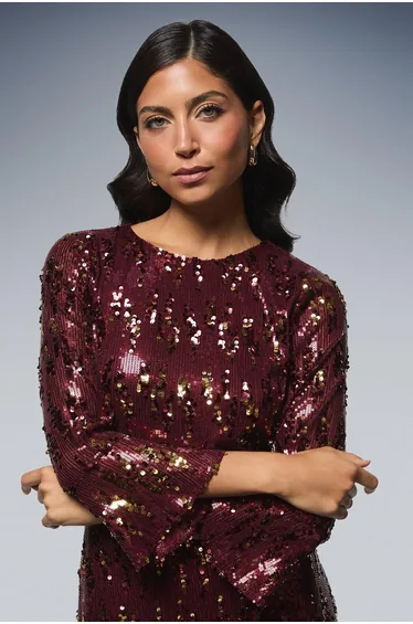 فستان ميدي بأكمام بحافة واسعة مزين بالترتر