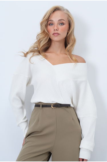 Women's White Front Back V-Neck Asymmetrical Cut Blouse product thumbnail 2
