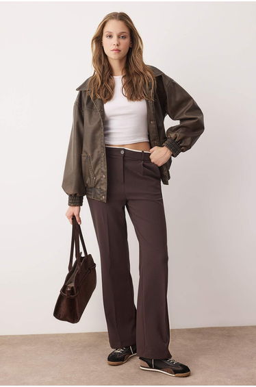 Dark brown belt detailed leg woven pants