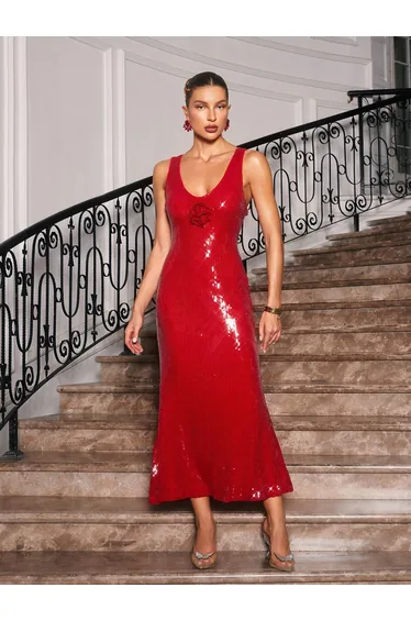 فستان بياقة عميقة مزين بالترتر بنقشة أزهار لون أحمر