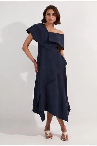 فستان ميدي كتان بأكتاف غير متناظرة