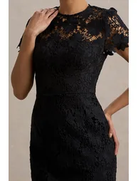 فستان ميدي بدانتيل بكسرات بأكمام قصيرة لون أسود - 2