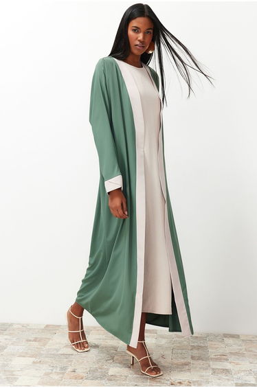 Green Color Block Long Woven Cap & Abaya