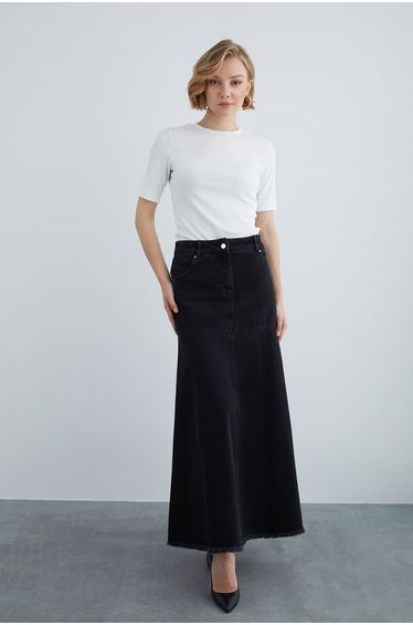 Cut Detail Ruffled Gold Button and Accessory Embellished Triangle Pocketed Knee Length Denim Skirt