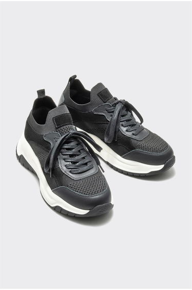 Black Women's Sports Shoes