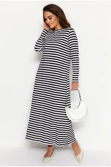 فستان ماكسي بتصميم بشكل A بأكمام طويلة 