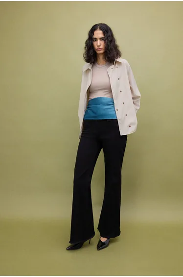 SHIRT-COLLARED LIGHTWEIGHT JACKET