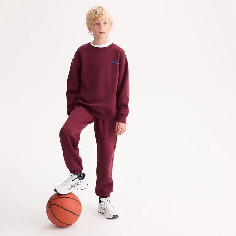 Sweatshirt/Trousers Outfit