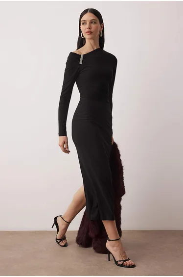 Black accessory detailed knitted maxi lined dress
