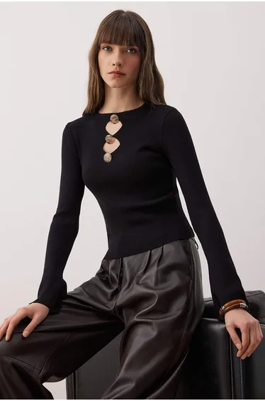 Black accessory and cut out/window detailed knitwear sweater