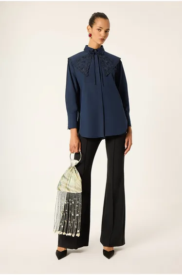 EMBROIDERY DETAILED WIDE COLLAR SHIRT