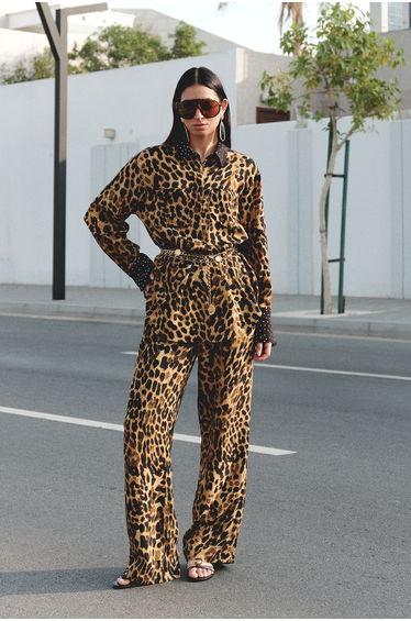 Black A-Line Jacquard Animal Woven Hijab Bottom - Top Set