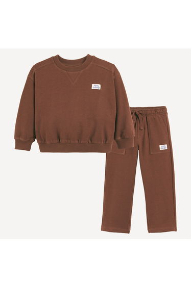 Crew Neck Sweatshirt and Joggers Outfit
