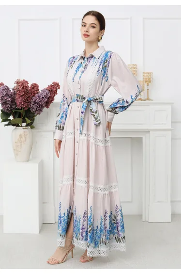 فستان ماكسي بشرائح دانتيل بأزرار بطبعة بذرات لامعة لون أرجواني