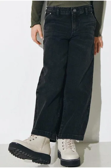 بنطلون جينز بأرجل عريضة 