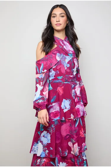 فستان ماكسي بطبقات متدرجة بأكتاف مكشوفة بياقة هالتر بطبعة