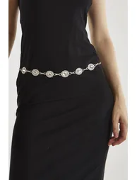 حزام باللون الفضي مزين بالخرز - 1