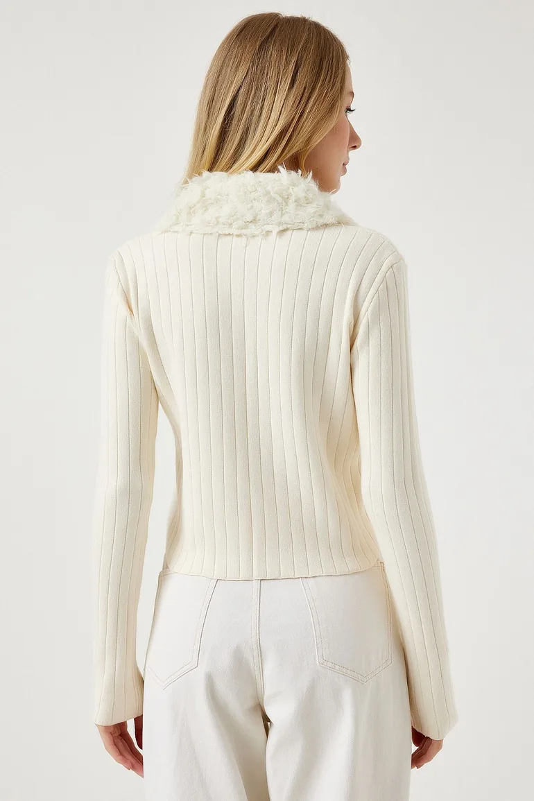 Women's Cream Fur Collar Soft Textured Knitwear Cardigan - 3