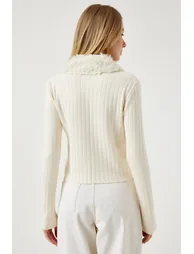 Women's Cream Fur Collar Soft Textured Knitwear Cardigan - 3