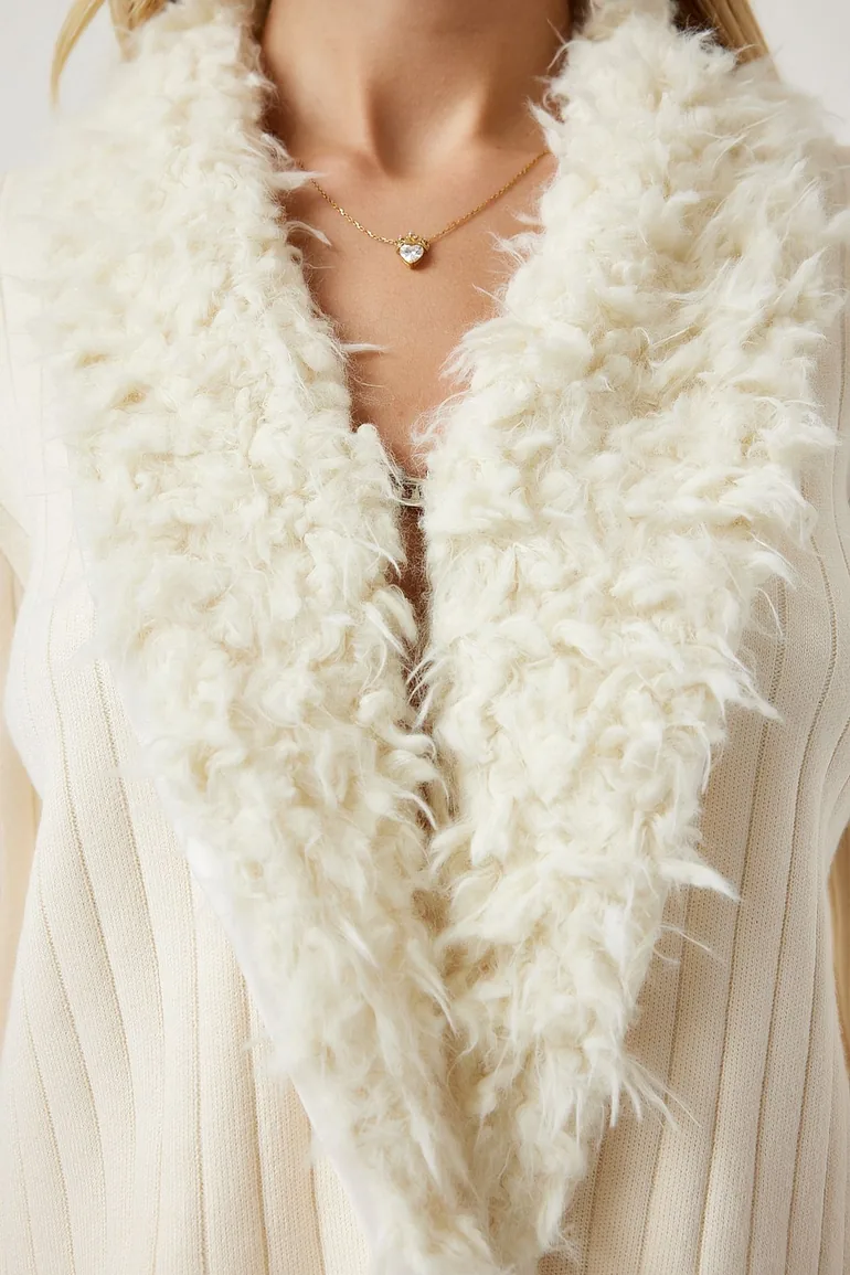 Women's Cream Fur Collar Soft Textured Knitwear Cardigan - 4