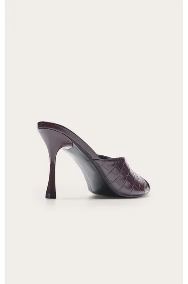 حذاء كعب عالي بريتي ليتل ثينق باللون الأحمر