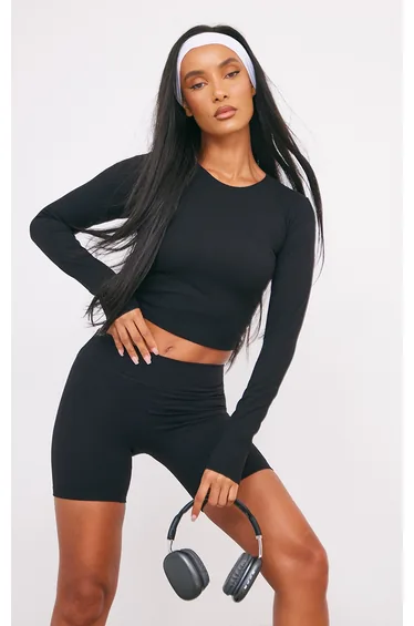 بلوزة رياضية قصيرة بأكمام طويلة 