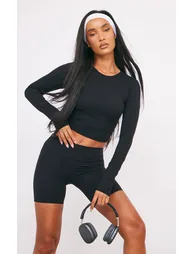 بلوزة رياضية قصيرة بأكمام طويلة 