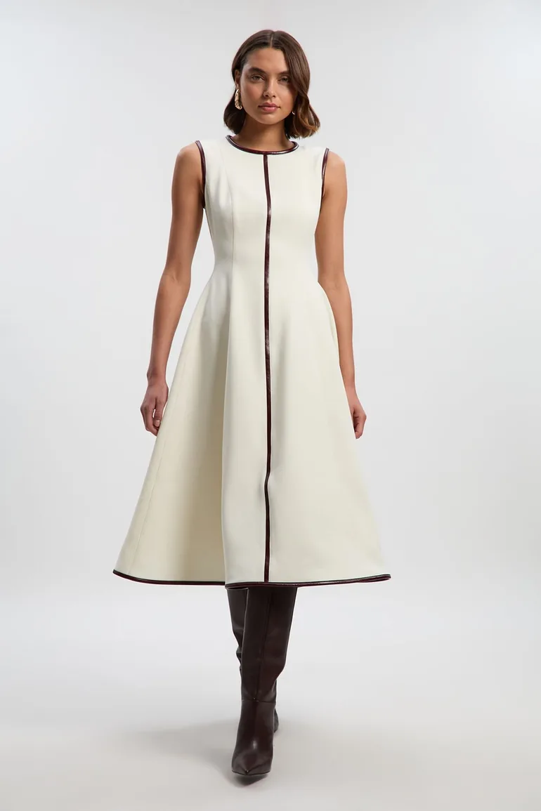 فستان ميدي جلد صناعي إستريتش بلا أكمام