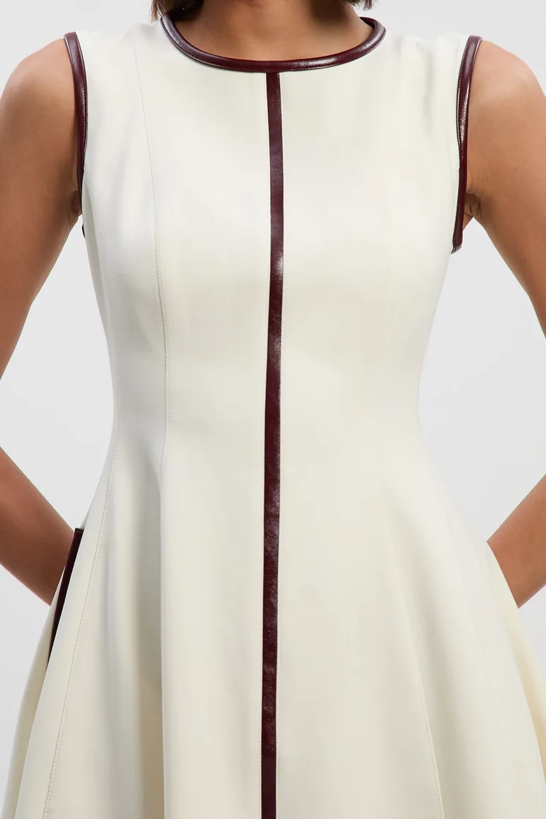 فستان ميدي جلد صناعي إستريتش بلا أكمام - 2