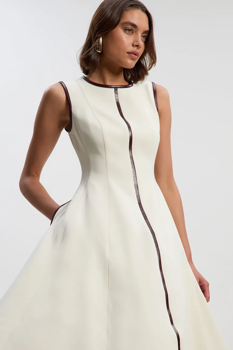 فستان ميدي جلد صناعي إستريتش بلا أكمام - 1