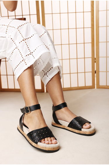 Bask Cutout Design Flatform Black Sandal