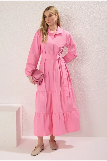 فستان بتطريز بحواف ضيقة لون زهري