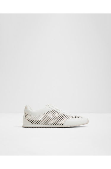 Carefree / Sneakers