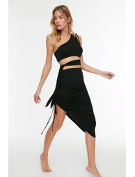 Two-Piece Set - Black - Fitted - 2