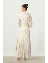 فستان فيمي9 بلون كريمي ماكسي بقصة ميرمايد بأكمام طويلة - 4