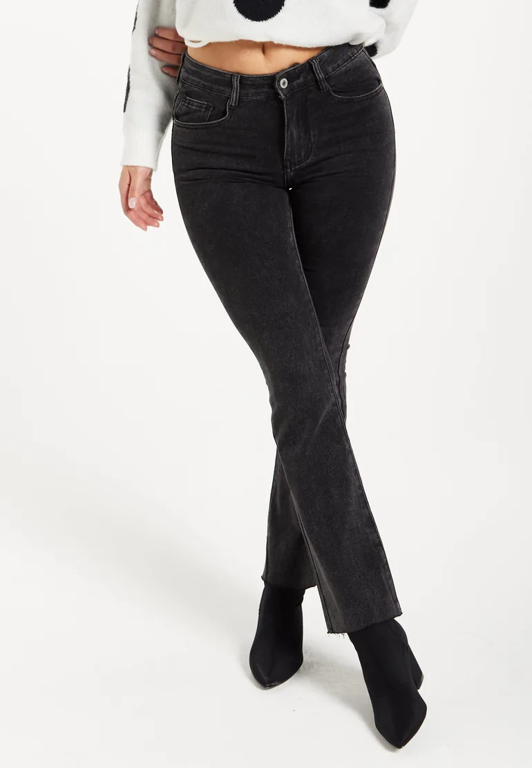 Women's Trousers: High-Waisted Black Jeans - 4