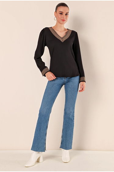 0466 Embroidered V Neck Knitted Blouse