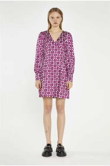 فستان قصير بياقة V بأزهار