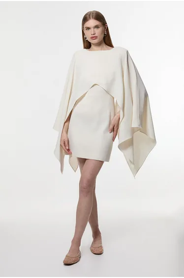 فستان قصير بتفصيلة كاب