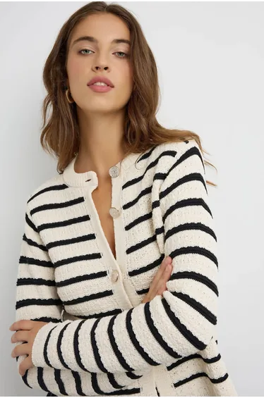 كارديغان هيكوب أبيض بطبعة مخططة محبوك بأكمام طويلة