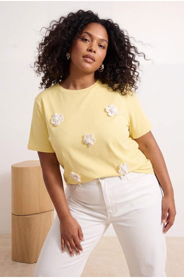 Yellow Floral Accessory Detail Regular Fit Plus Size T-Shirt
