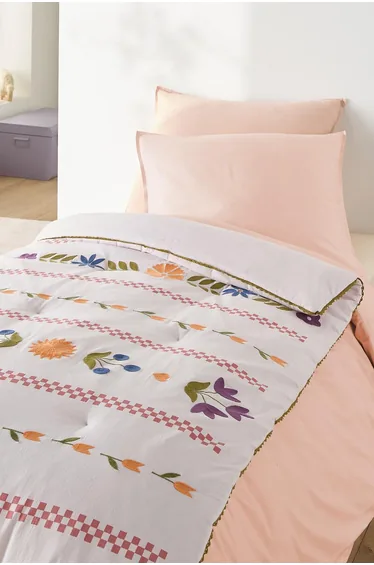 غطاء سرير أطفال مبطن بدرزات بطبعة أزهار