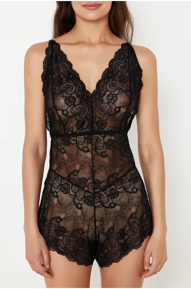 لانجري دانتيل أسود بطبعة ورد