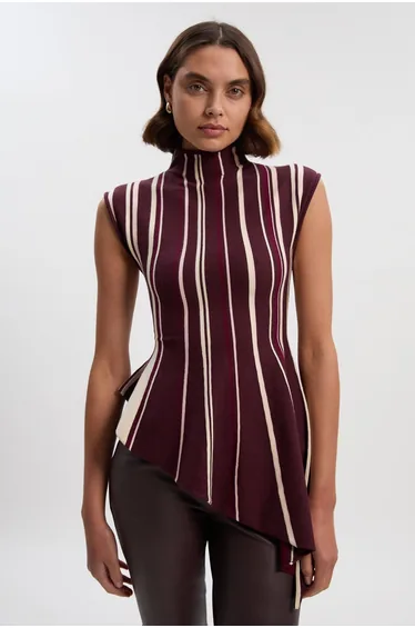 توب كارين ميلين أحمر بطبعة مخططة محبوك بلا أكمام